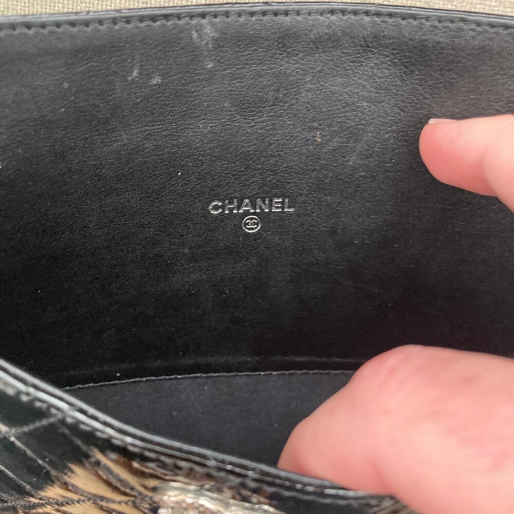Gently Used Chanel Black Quilted Patent Leather CC Shiny Brilliant iPad Case - Picture 6 of 9